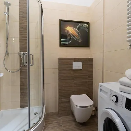 Inspirujacy - Z Prywatnym Monitorowanym Parkingiem - 4 Osobowy - Space *